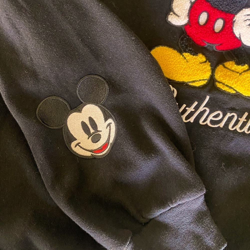 Disney Black Crewneck Mickey Mouse Sweater like new no call outs - Picture 5 of 7